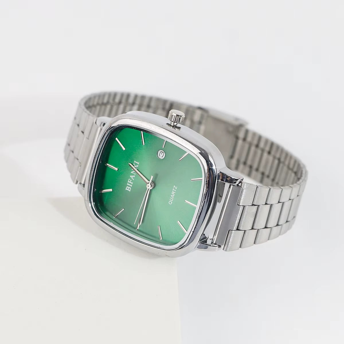 Luxury Quartz Watches for Couples - Elegant Calendar Timepieces for Men and Women